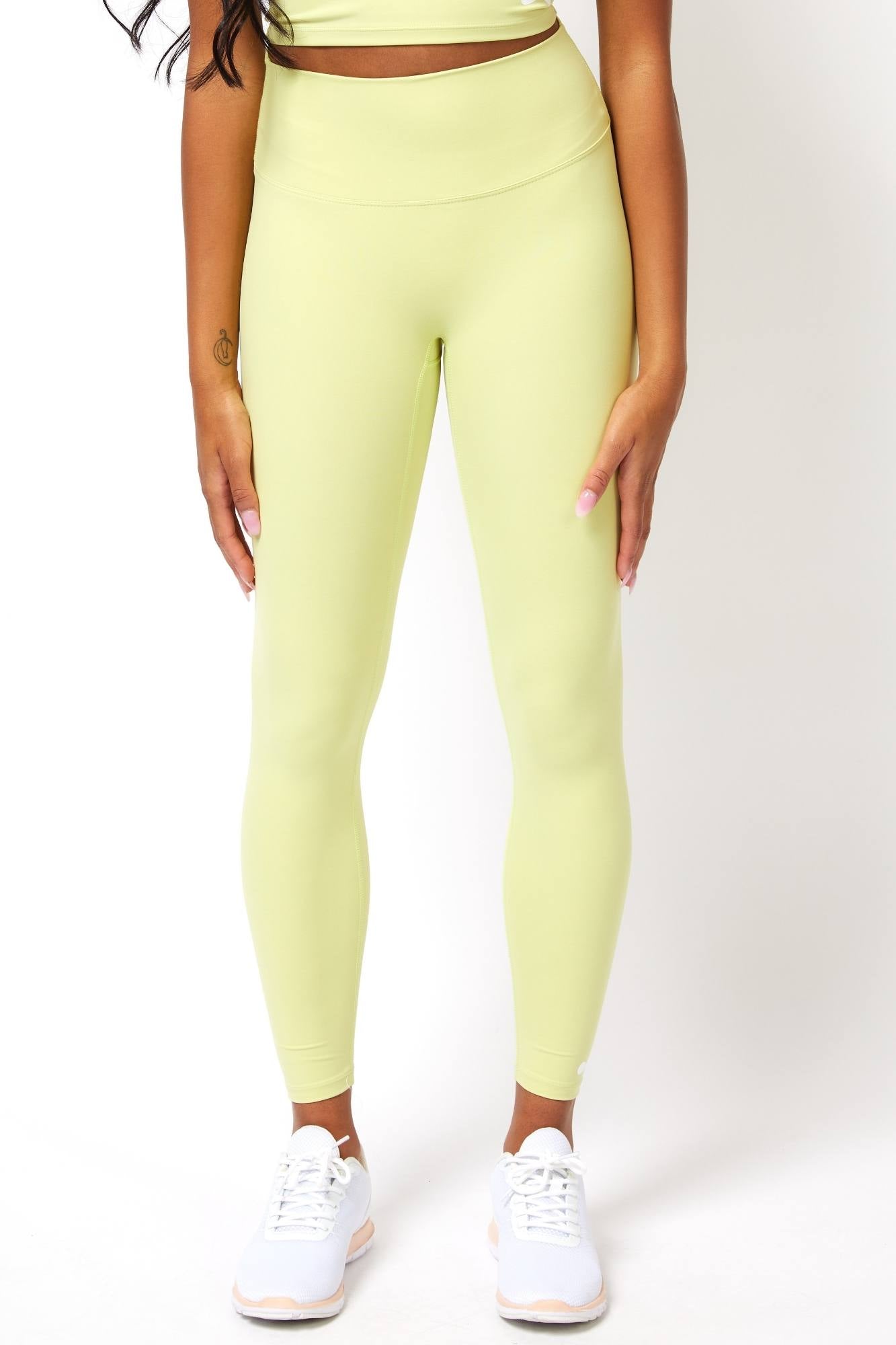 URBANIC Women Lemon Yellow & Black Dyed Gym Tights Price in India, Full  Specifications & Offers | DTashion.com